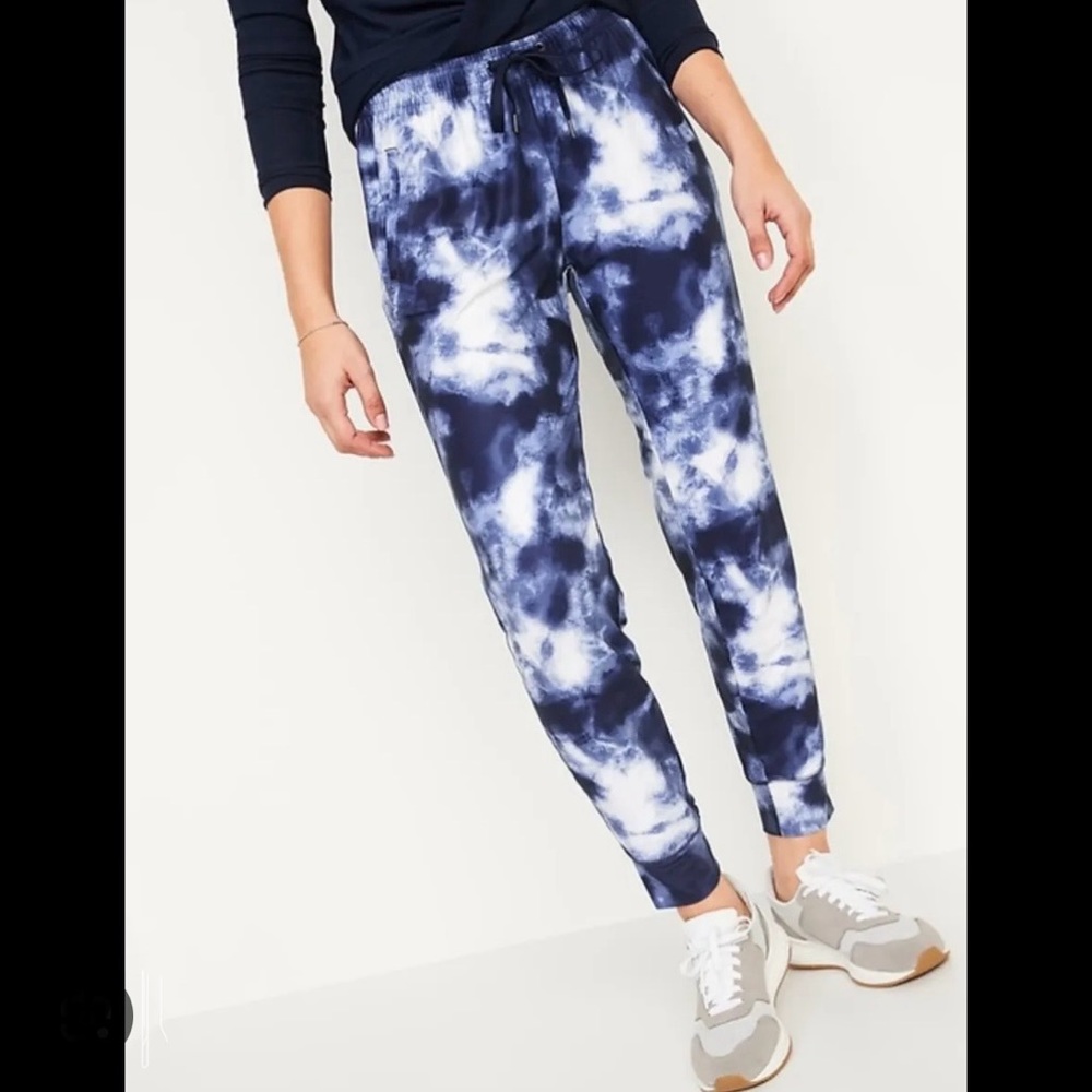 Old Navy Women’s Mid-Rise Breathe ON Jogger Pants Tie Dye Size M